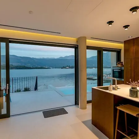 Beachfront 'thetwo'