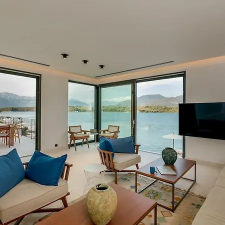 Beachfront 'thetwo'