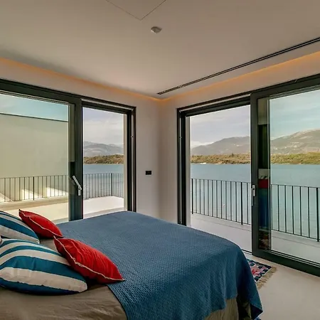 Вилла Beachfront 'thetwo' Подгорица